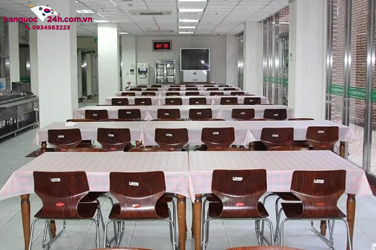 nha-an-ky-tuc-xa-tai-truong