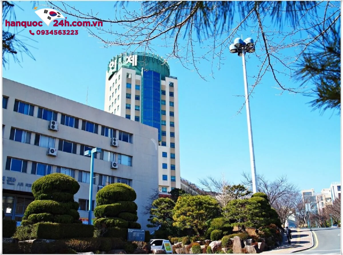 toa-nha-chinh-dai-hoc-inje